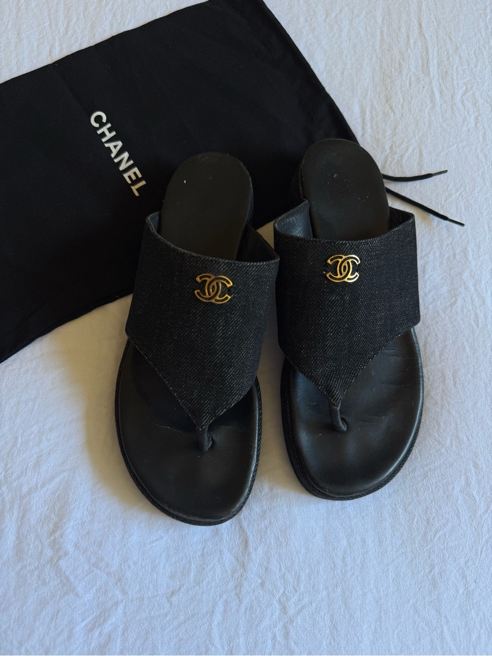 CHANEL Vintage Black Denim Slide/Thong Sandals with Gold CC Logo - Picture 3 of 15